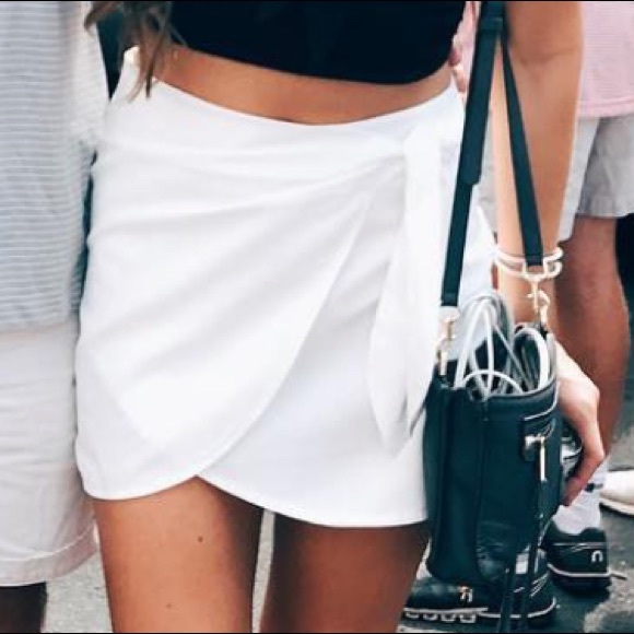 essue Dresses & Skirts - White wrap skirt